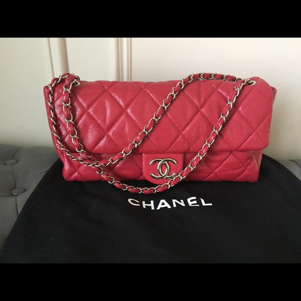Chanel Large Caviar Quilted Flap Bag: 100% leather